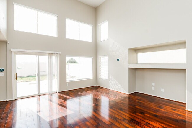 Building Photo - 799 Plantain Lily Ave