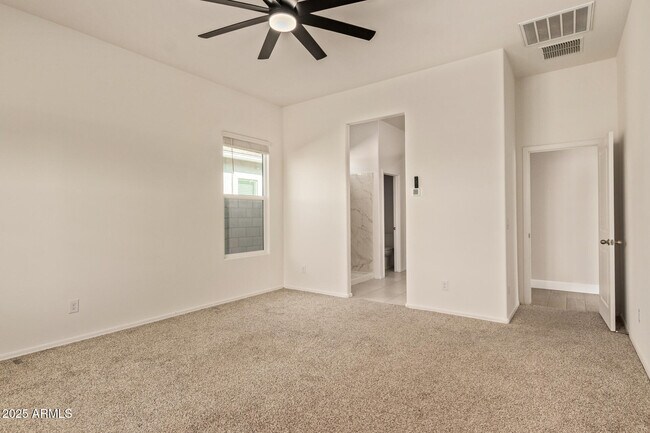 Building Photo - 15612 W Smoketree Dr