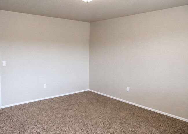 Building Photo - 1506 Dryland St