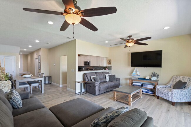 Building Photo - 316 N Lake Dr