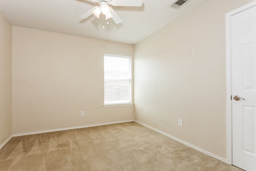 Building Photo - 1621 Whispering Cove Trail