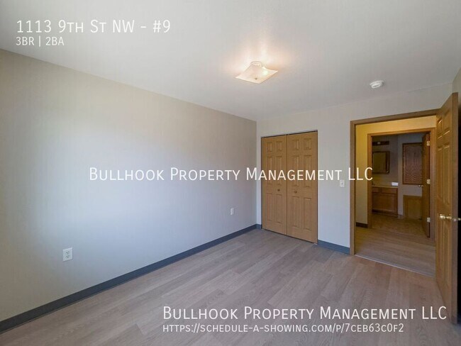 Building Photo - 1113 9th St NW