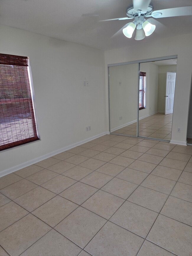 Building Photo - 1008 Macy St