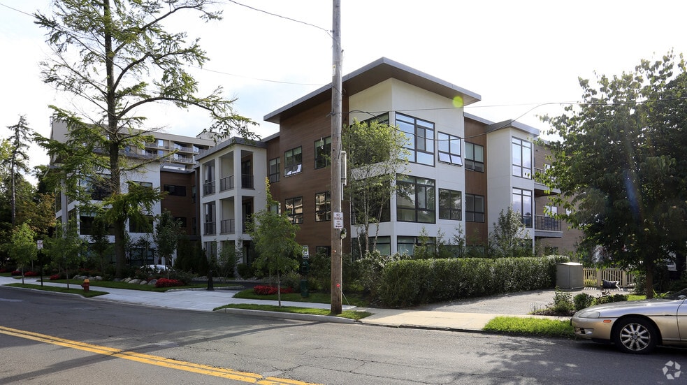 Primary Photo - 1177 @ Greystone