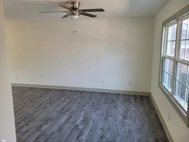 Building Photo - 202 Emerald Park Ct
