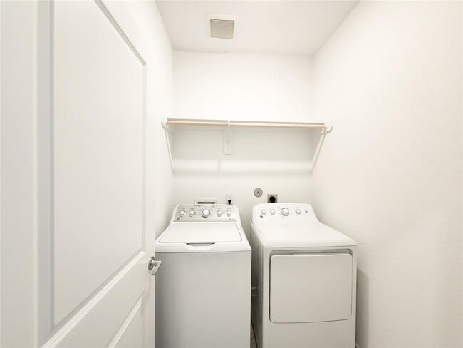 Building Photo - 7230 Greenbriar Bnd Ct