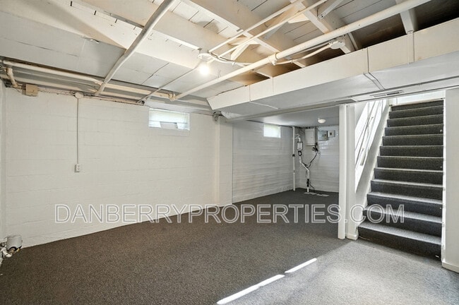 Building Photo - 1126 Searles Rd