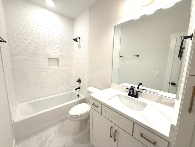 Building Photo - 4BD/4.5BA IN THE RESERVE PHASE II
