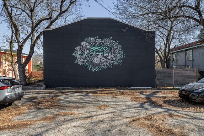 Building Photo - 3820 Southway Dr