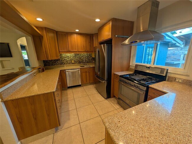 Building Photo - 140 N Briggs Ave