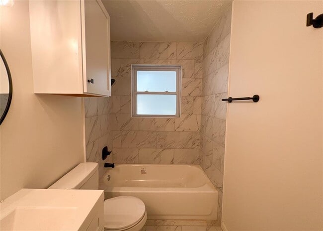 Building Photo - 10416 Ridgeview Dr
