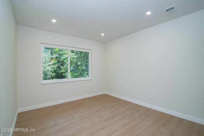 Building Photo - 77 Sanchez Dr E