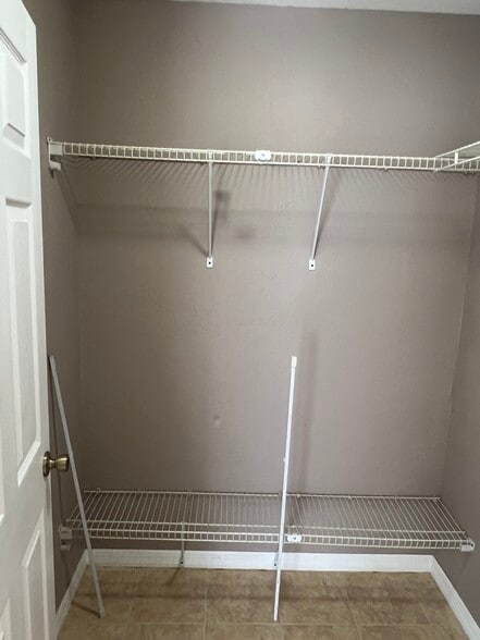 Building Photo - 4324 Hedge Dr N