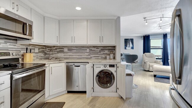 Building Photo - 3800 Galt Ocean Dr