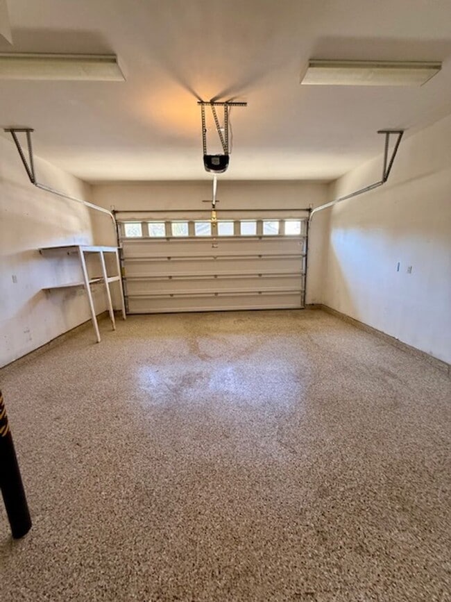 Building Photo - Stunning 4-Bedroom Aspen Rim Home in Bend!