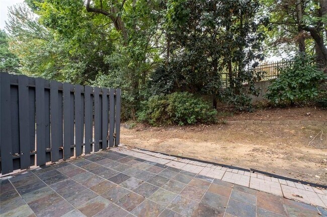 Building Photo - 2680 Pine Tree Rd NE