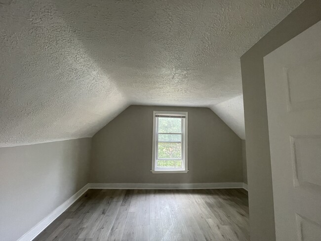 3rd floor bedroom - 3455 Trimble Ave