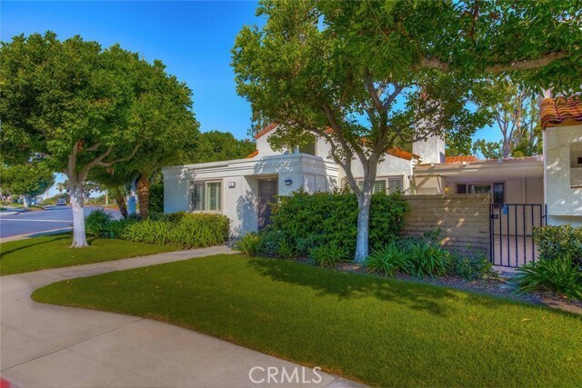 Building Photo - 1 Navarre