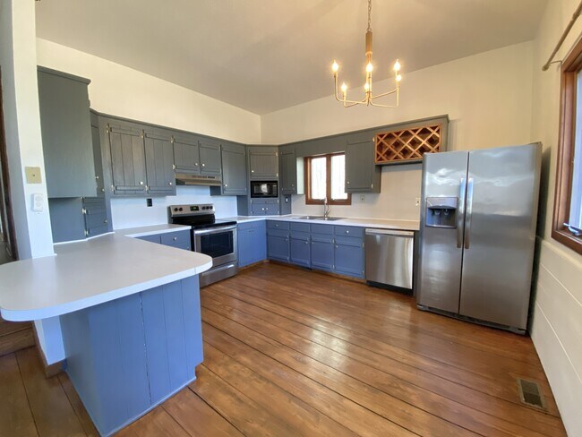 Building Photo - 45 Lookout Point