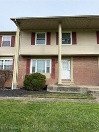 Building Photo - 195 Surrey Ln