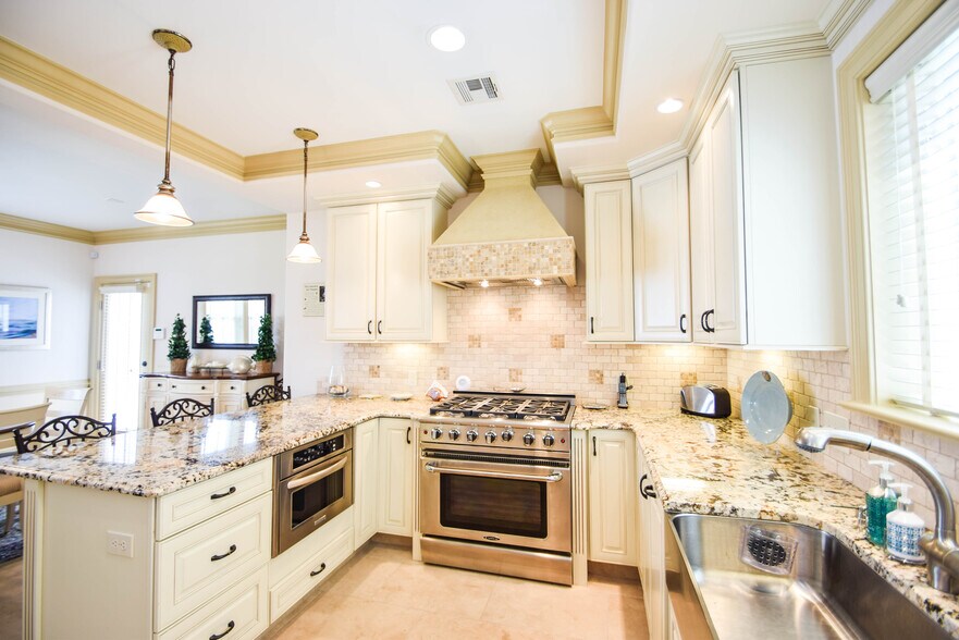 Building Photo - 11 S 31st Ave