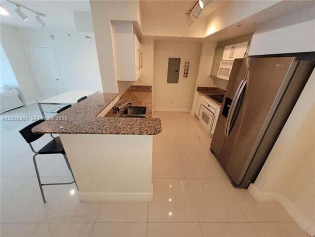 Building Photo - 325 S Biscayne Blvd