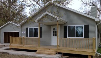 Building Photo - Remodeled 3bdrm/2 bath Ranch in Silver Lake!