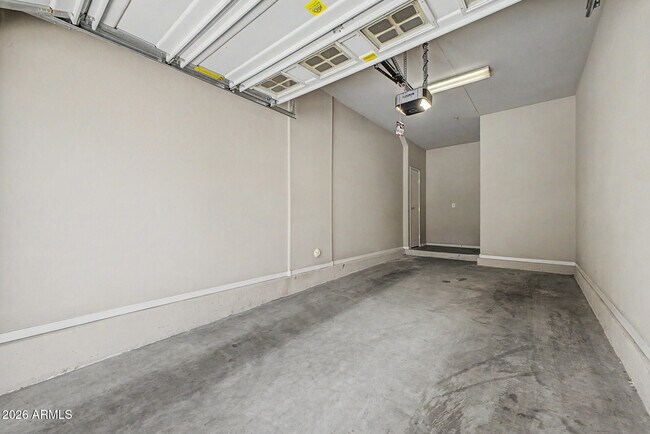 Building Photo - 2725 E Mine Creek Rd