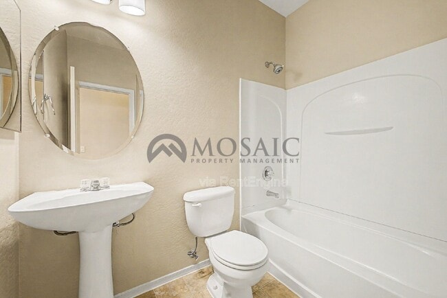 Building Photo - 1384 S Sabino Dr