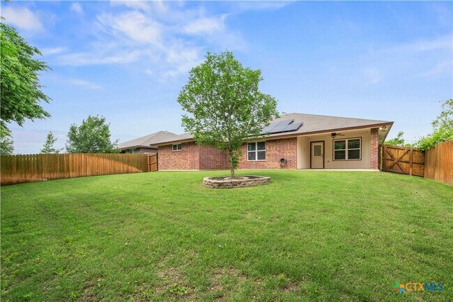 Building Photo - 314 Pointer St