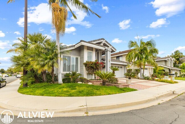 Building Photo - Elegant 3 Bed 2 Bath Home Available in the Heart of Woodbridge!