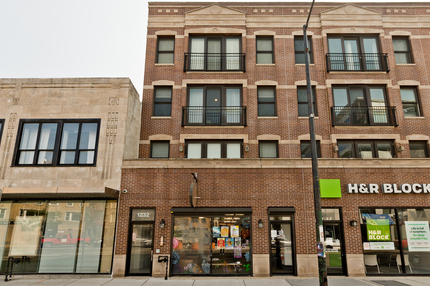 Building Photo - 1232 N Milwaukee Ave