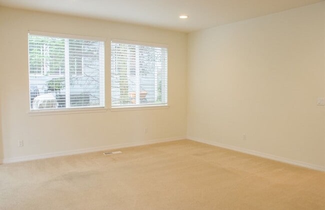 Building Photo - 3 Bed 2.5 Bath Single-family House Availab...