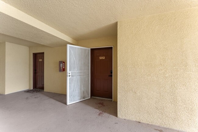 Building Photo - Conveniently located 3 bedrooms 2 bathroom...
