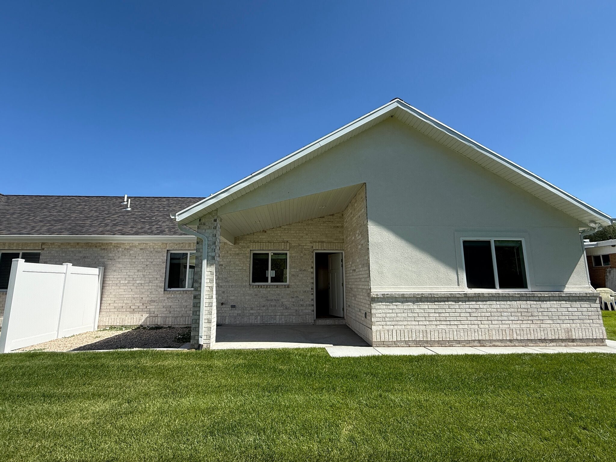 Building Photo - 466 E 300 N