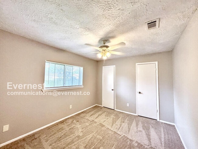 Building Photo - 203 Woodvale Dr