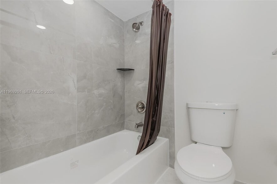 Building Photo - 9150 Fontainebleau Blvd