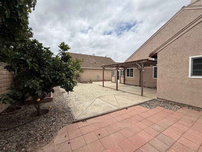 Building Photo - 1422 Eagle Ct
