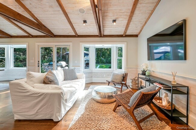 Building Photo - 1600 Pine Tree Rd