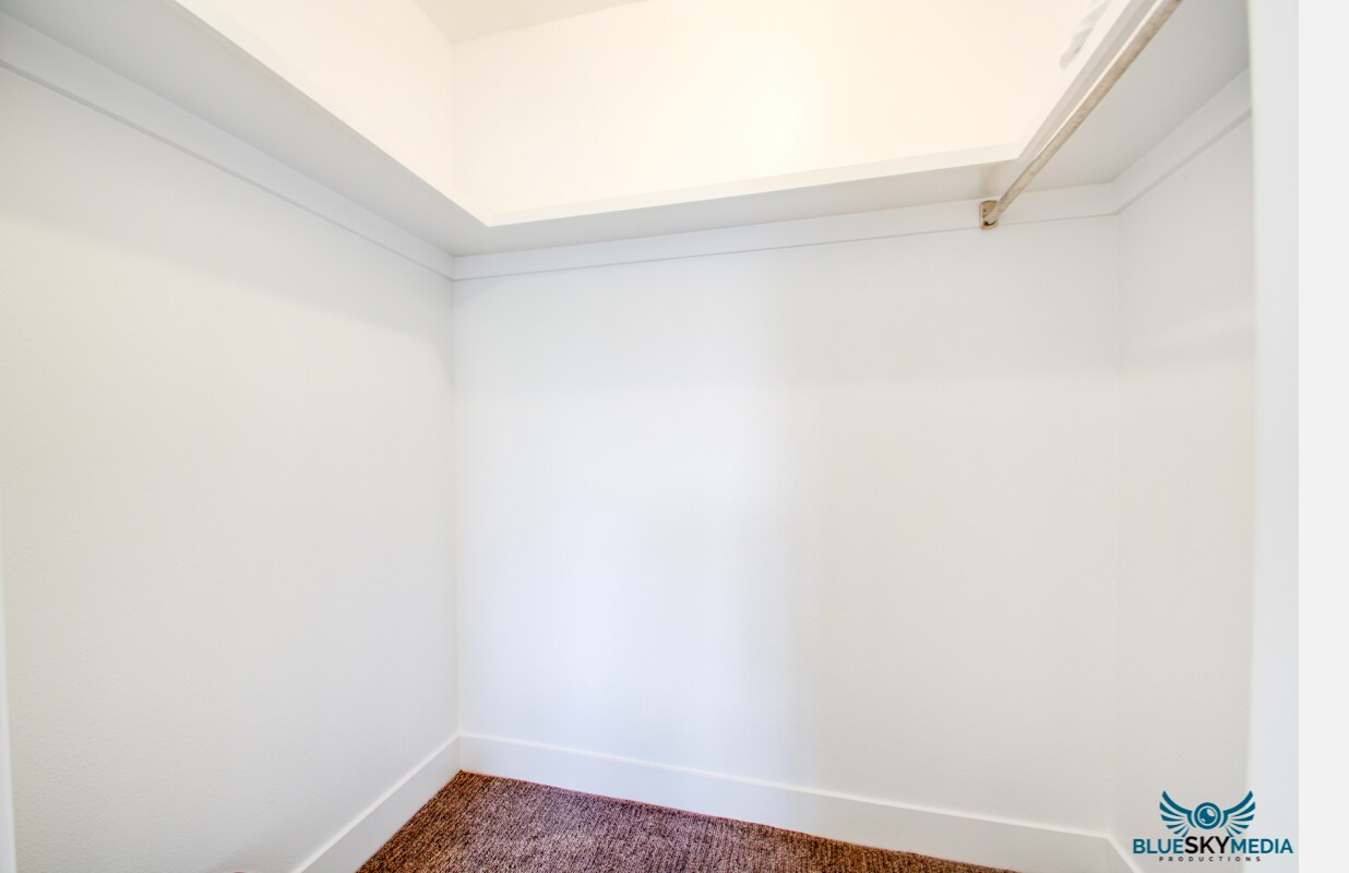 Building Photo - 3440 Brookside Dr.