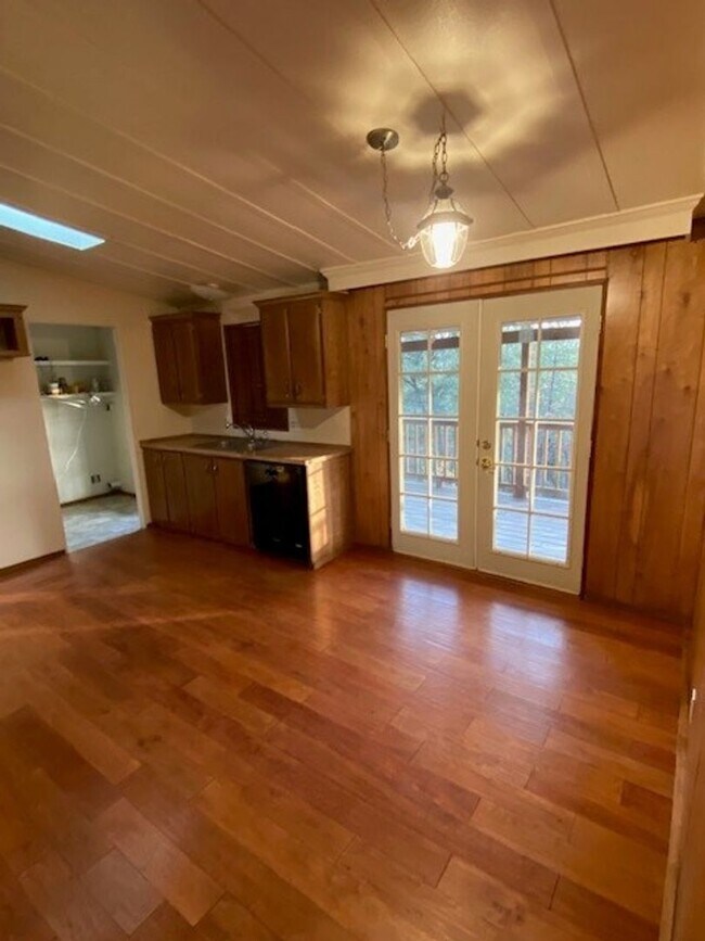 Building Photo - 3 Bedroom 2 Bathroom Manufactured home on ...