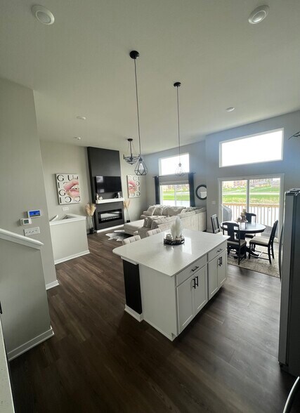 Building Photo - 949 NE Traverse Dr