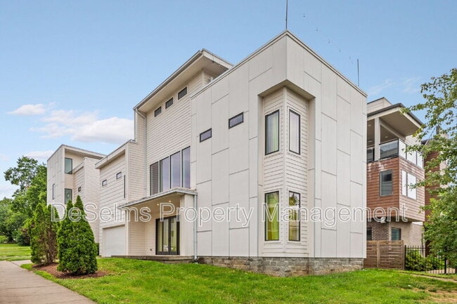 Building Photo - 807 13th Ave S