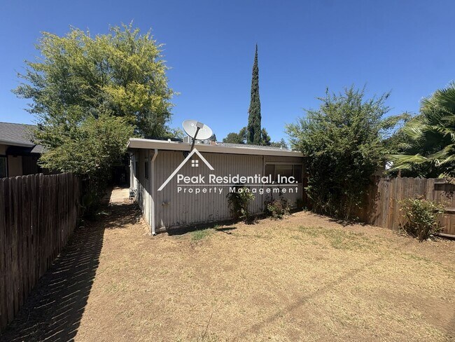 Building Photo - 2bd/2ba Rancho Cordova Updated Duplex With 1 Car Garage!