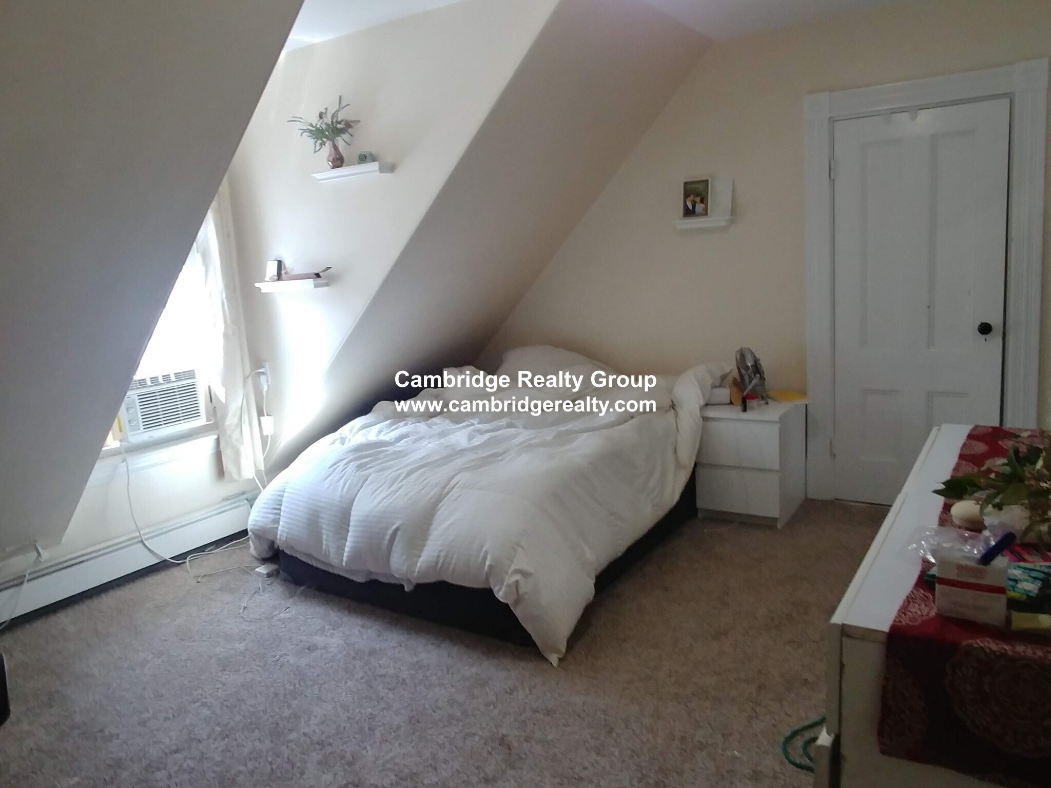 Building Photo - 1539 Cambridge St