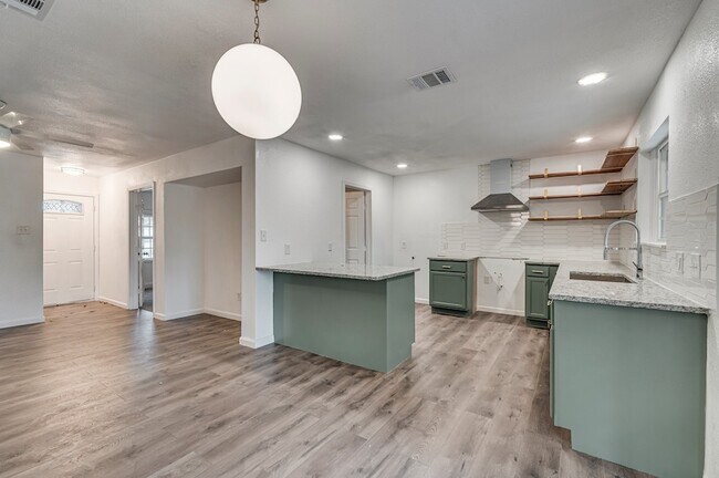 Building Photo - 2110 Aggie Dr