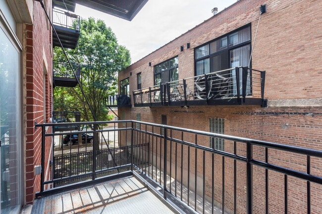 Building Photo - 2330 W St Paul Ave