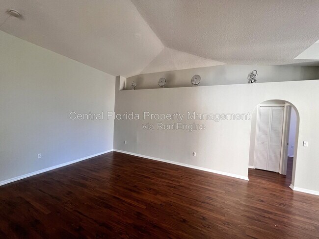 Building Photo - 5647 Sycamore Canyon Dr