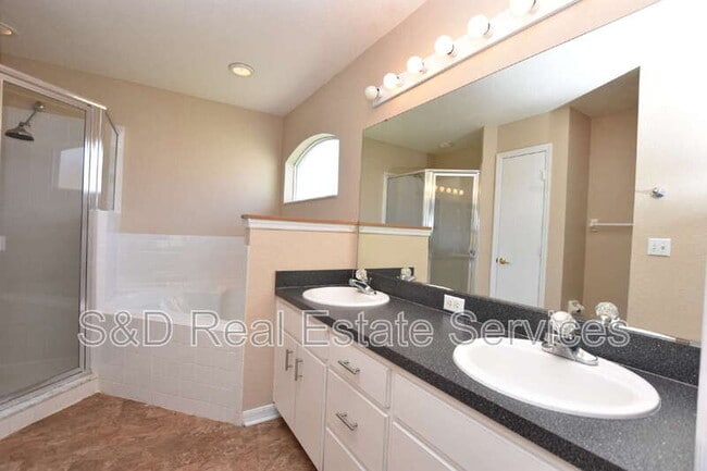 Building Photo - 2830 Hickory Ridge Dr