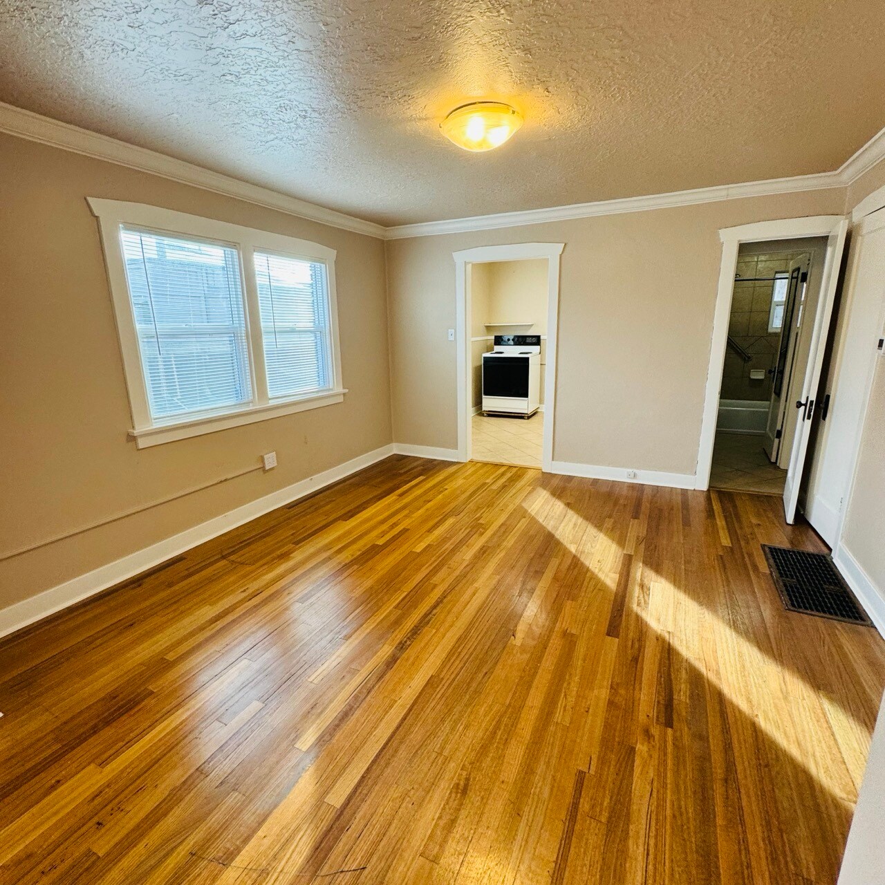 Building Photo - 732 S 900 E